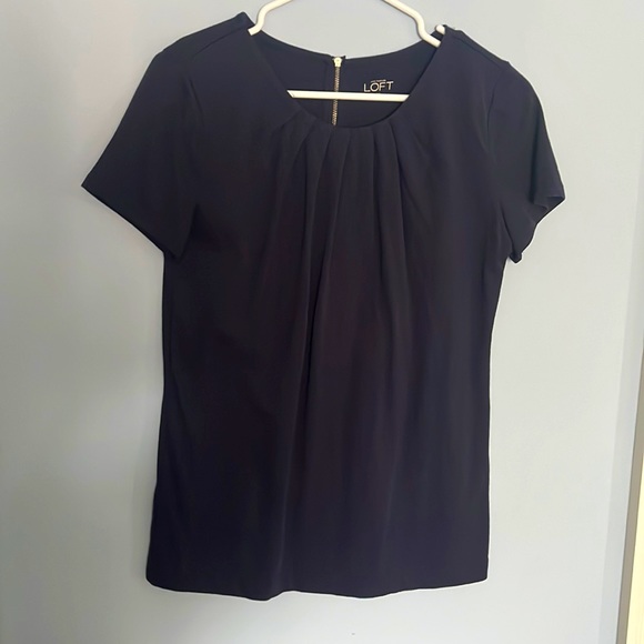 Ann Taylor navy T-shirt - Picture 1 of 3